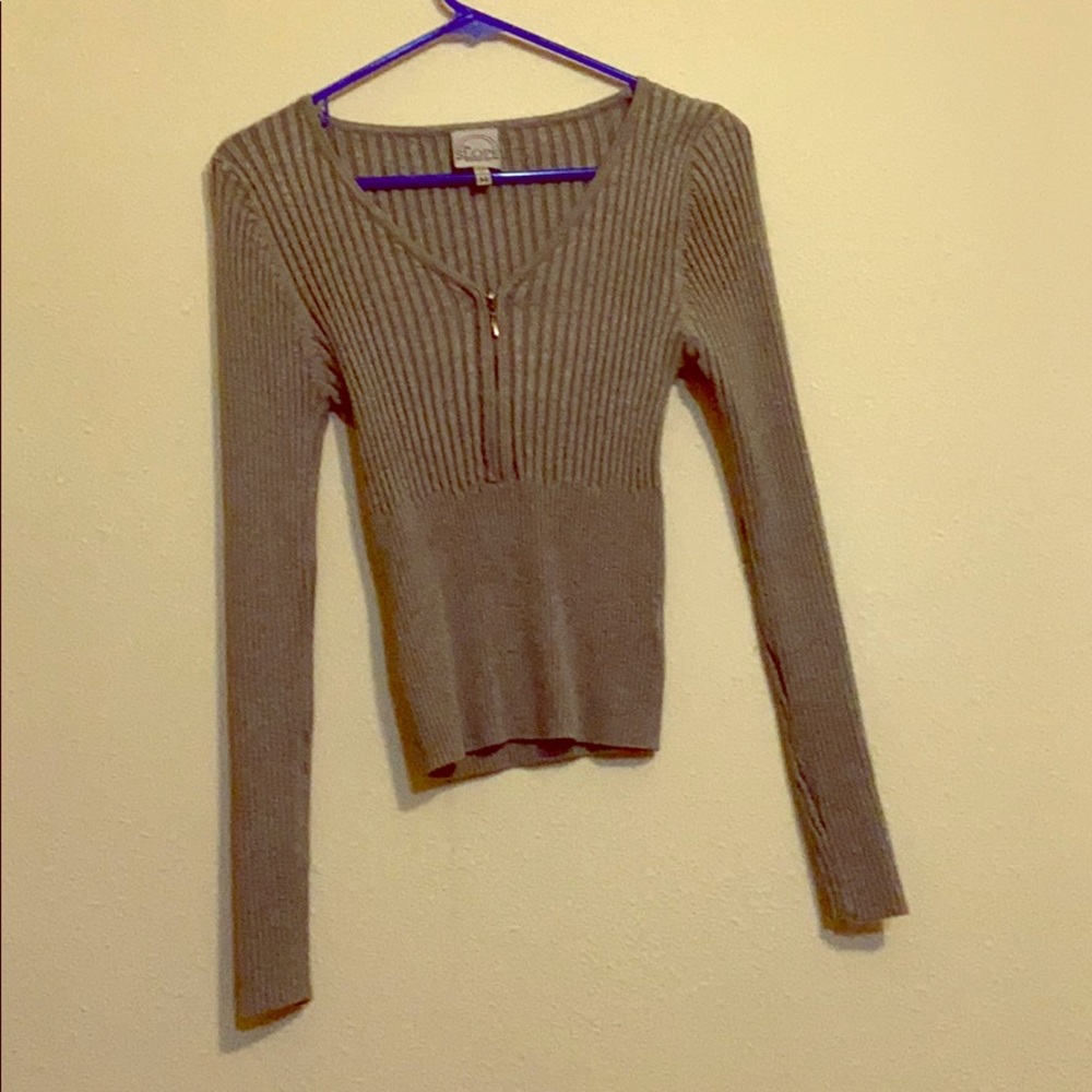 Grey long sleeve sweater